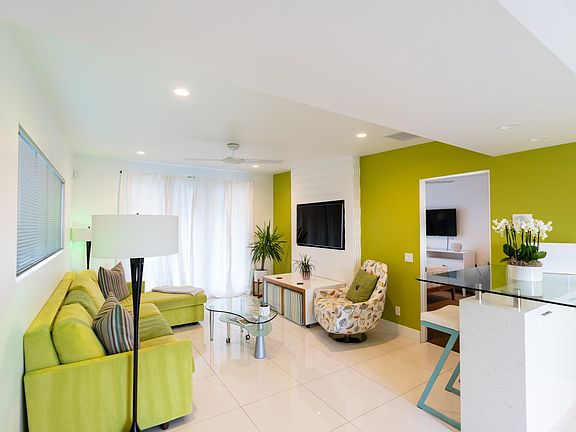 3rd image of 560 S Indian Canyon Dr APT 2