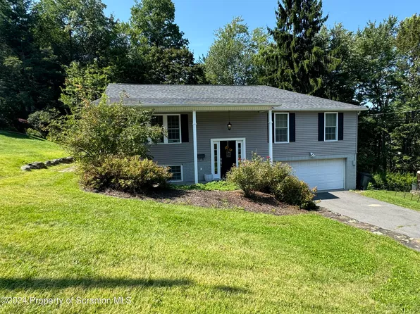 205 Florence Dr, Clarks Summit, PA 18411