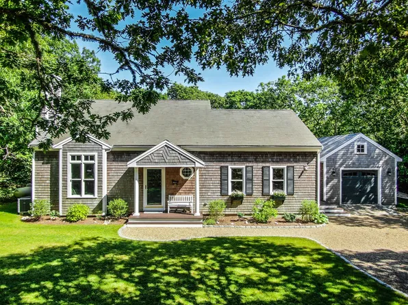 1 Old Squaw Cir, Edgartown, MA 02539