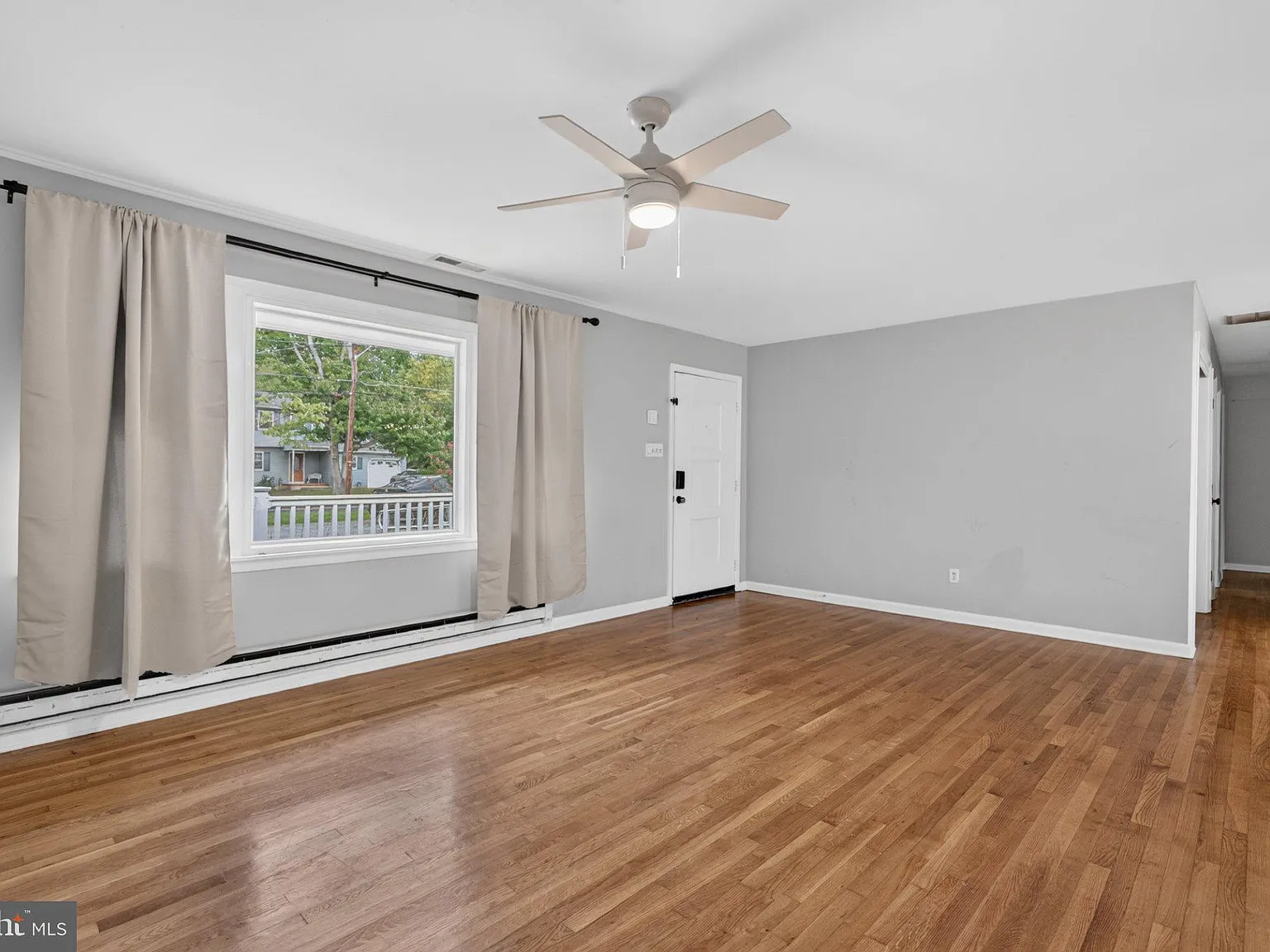 4 bed, 2.0 bath, 2399 sqft, $3,500 — Photo 4