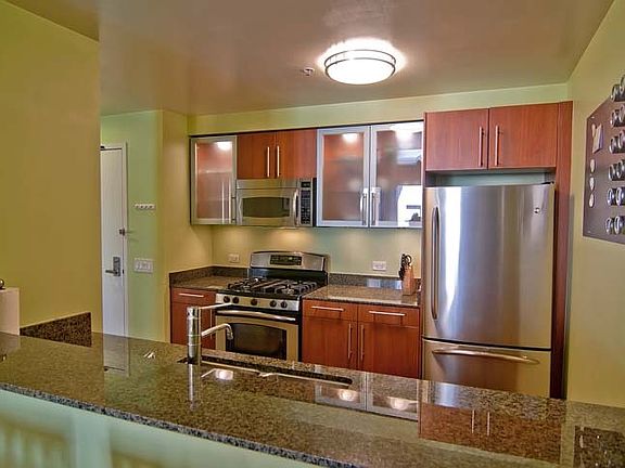 5th image of 1725 Oxford St #17