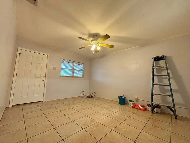 415 E Romana St — Photo 13