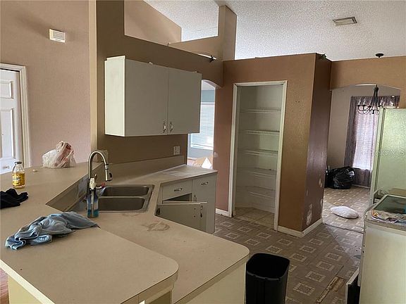 4th image of 1025 Lundy Dr