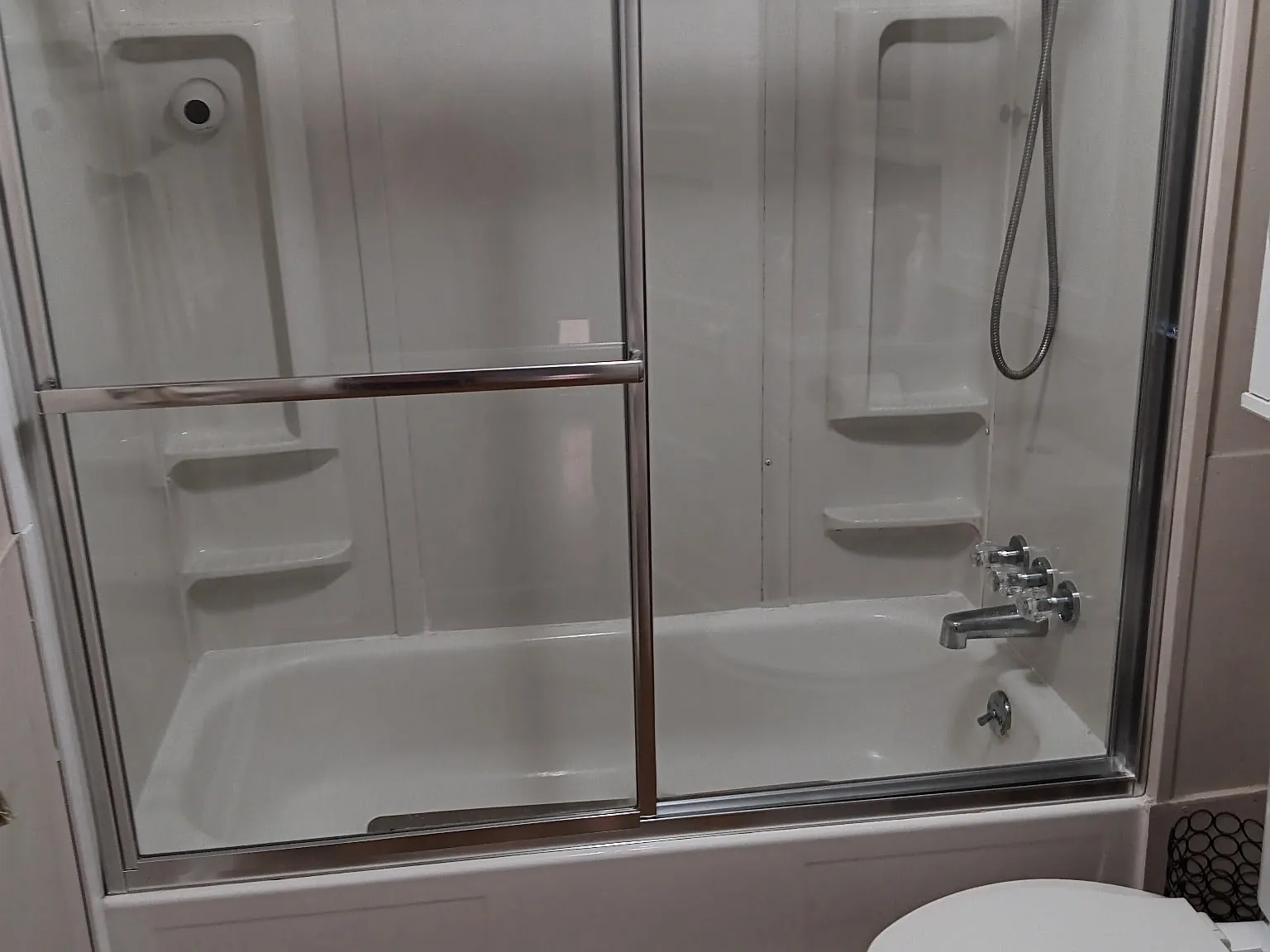 2 bed, 861 sqft, $1,800 — Photo 2