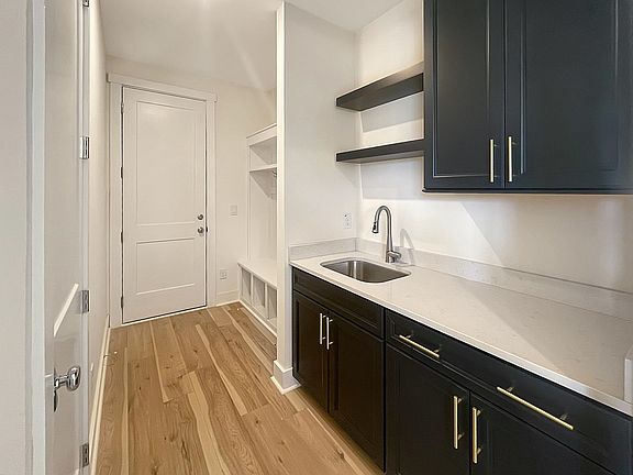 3rd image of 1104 Balsawood Dr #6