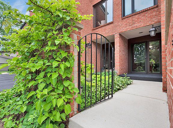 2nd image of 19W249 Ginger Brook Dr N