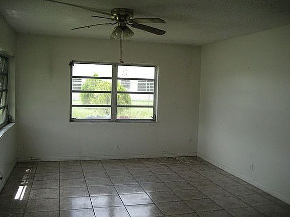 5th image of 20381 NE 2nd Ave