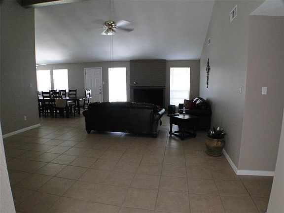 5th image of 915 Comstock Springs Dr