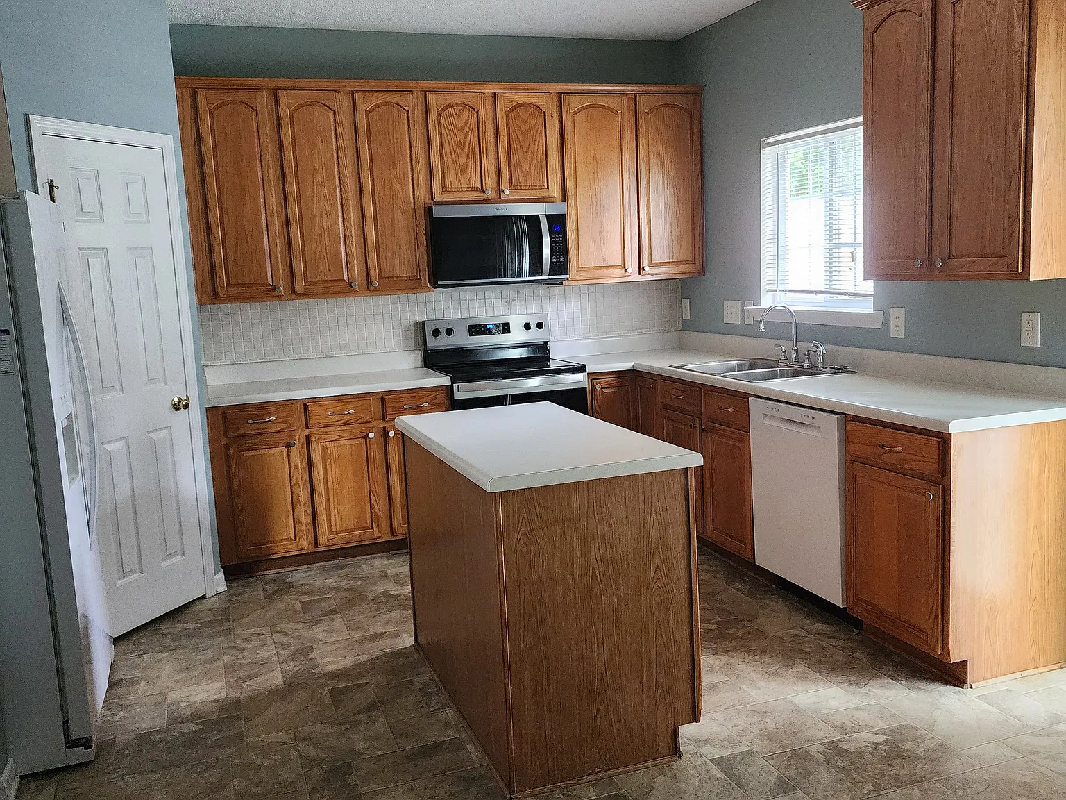 3 bed, 2.5 bath, 1440 sqft, $1,750 — Photo 4