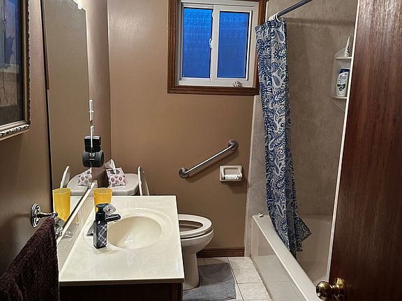 4th image of 1043 Lena Ave Room 1