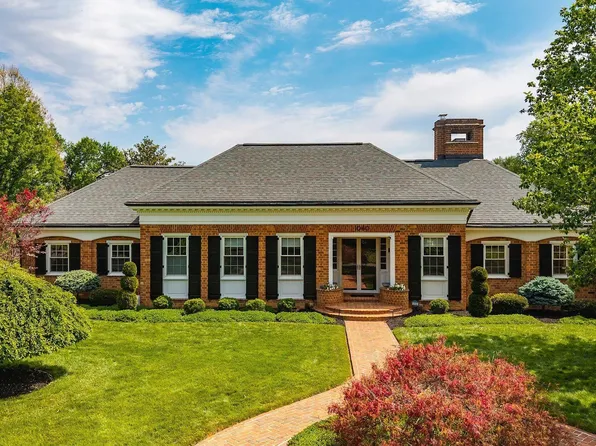 1080 Fairway Dr, Waynesboro, VA 22980