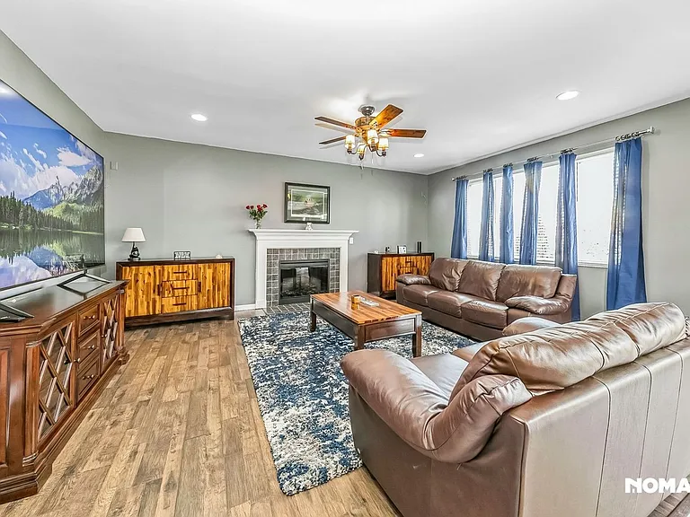 2638 Hazelnut Ct — Photo 13