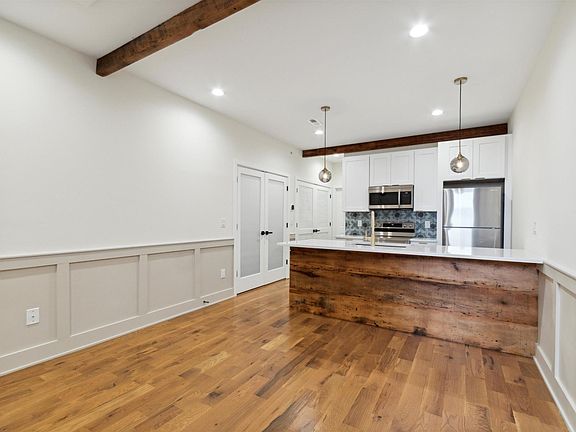 3rd image of 2843 W Diamond St #C
