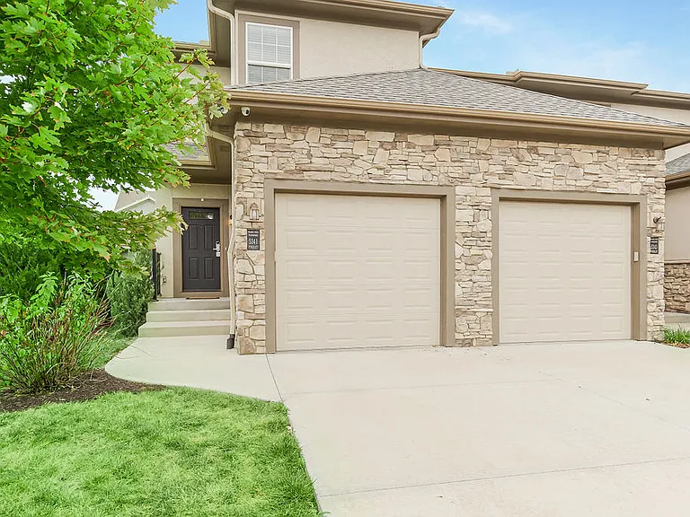 Prairie Pines Townhomes — Photo 49
