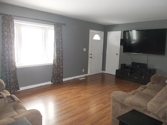 4th image of 120 S Tahoe Ct