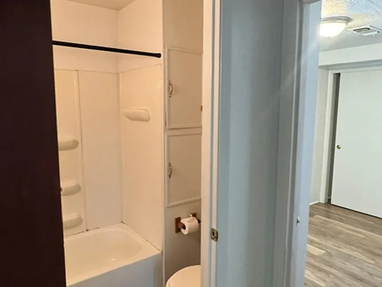 809 King St — Photo 11