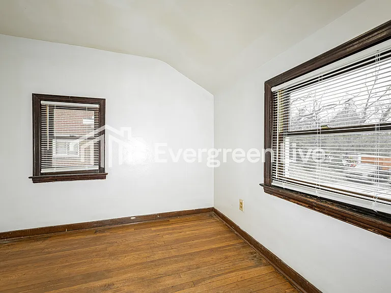 712 Lynda Ln — Photo 12