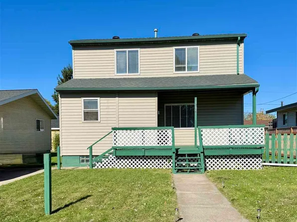 504 5th St SW, Chisholm, MN 55719