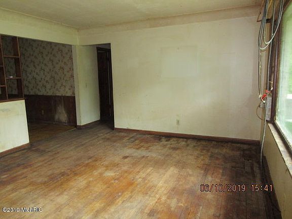 5th image of 7957 N 30th St