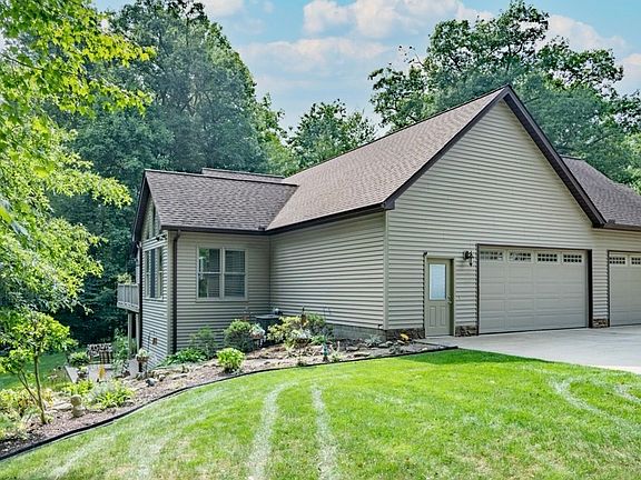 3rd image of 4407 Williamsburg Dr