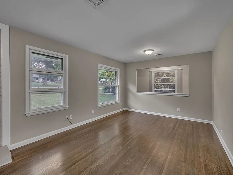 4917 Salem Dr — Photo 10
