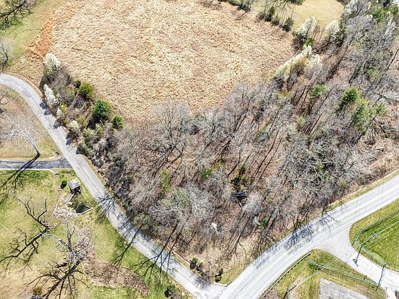 4th image of 1 Springhouse Ln