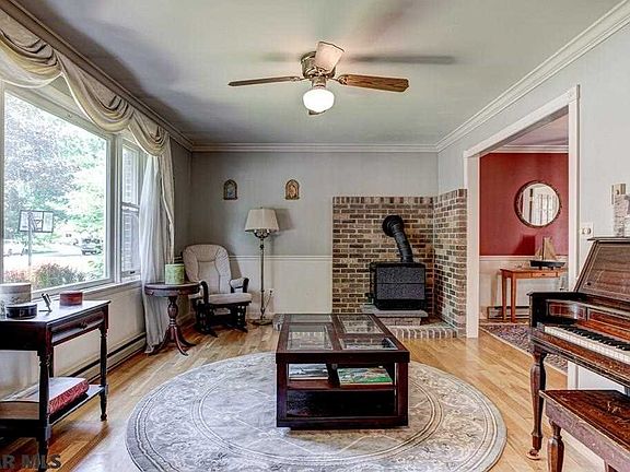 4th image of 1402 Estate Dr