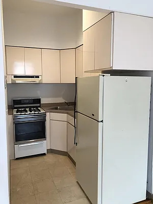 Rented by Avenue Real Estate | media 32