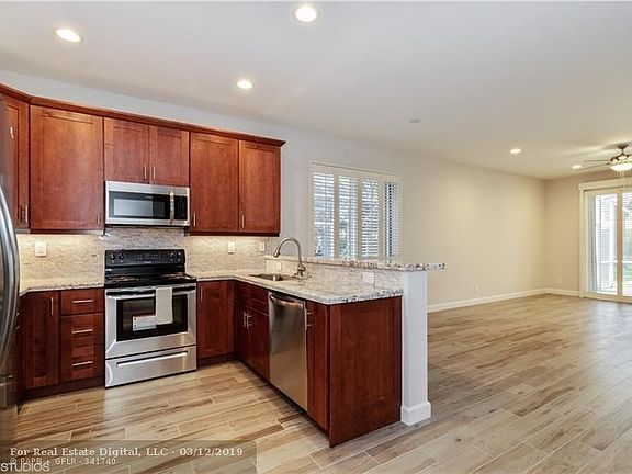 3rd image of 3789 Woodfield Dr