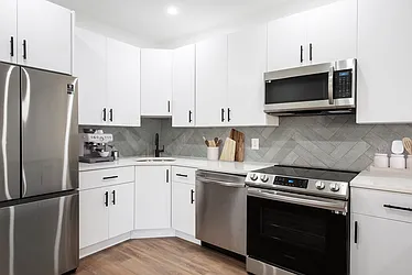 55 Riverwalk Place, #323