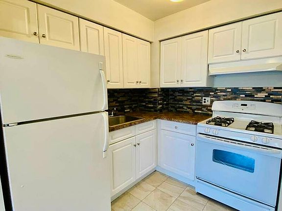 5th image of 25-94 36th St #6