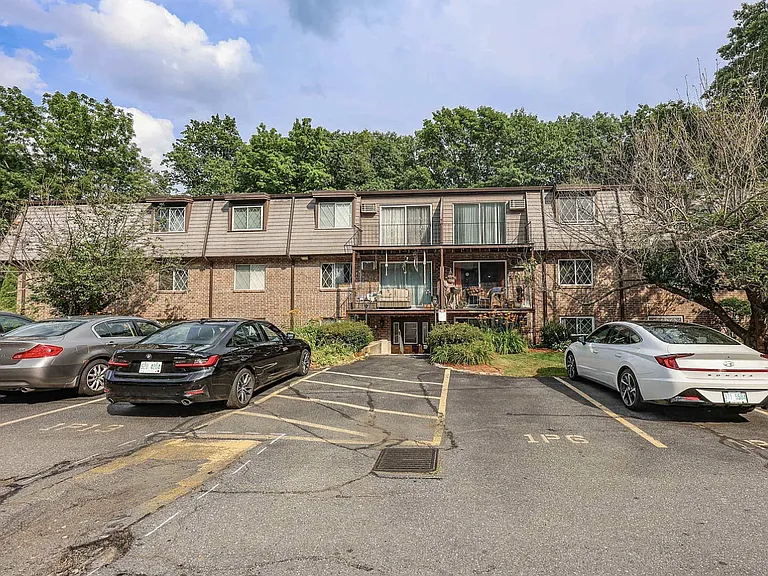 1 Pembroke Dr #19 — Photo 13