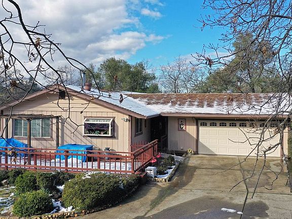 2nd image of 820 N Circle Dr