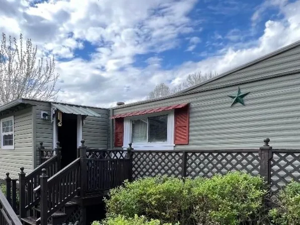 118 Spruce St, Elizabeth, WV 26143