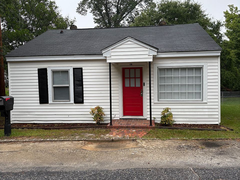 1st image of 416 Manor Cir