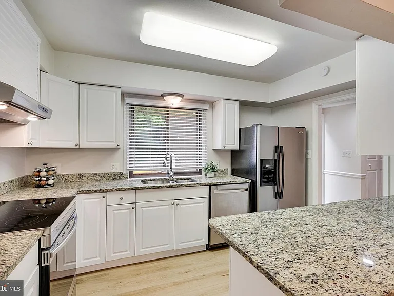 2373 Emerald Heights Ct — Photo 27