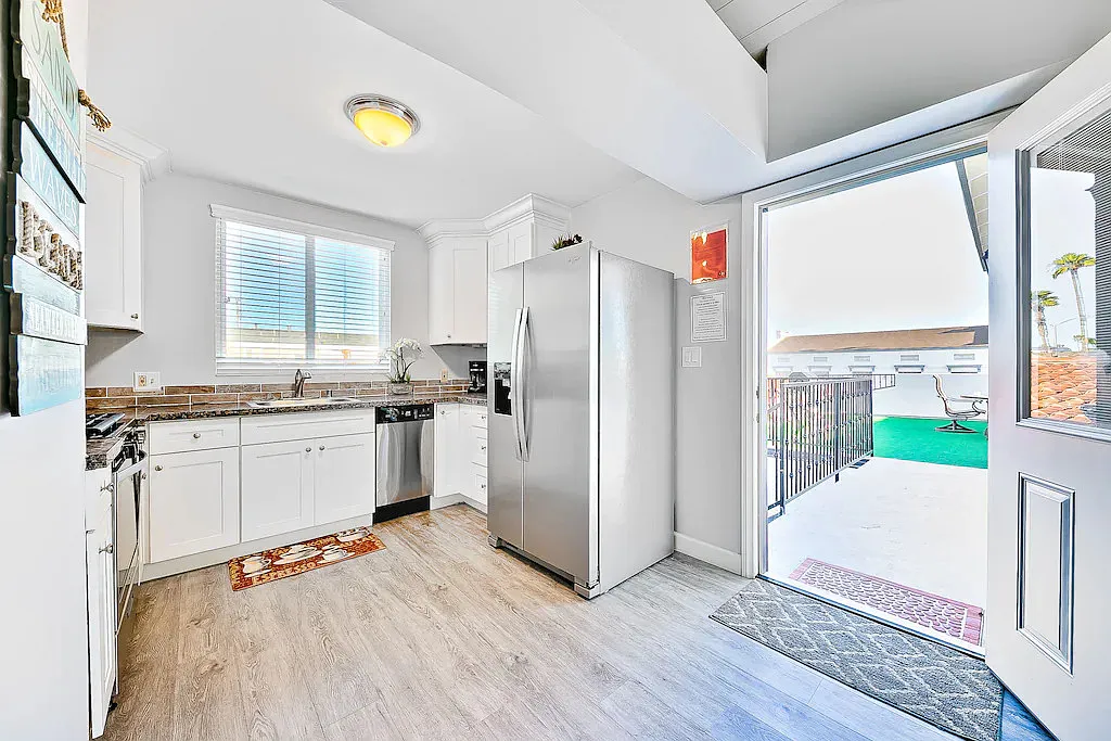 3 bed, 1153 sqft, $6,500 — Photo 2