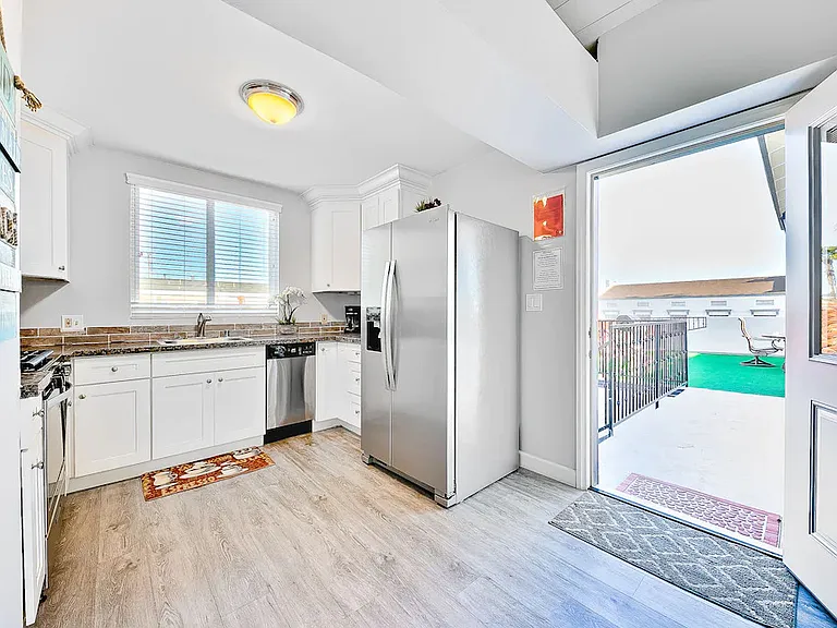 1320 W Balboa Blvd #B — Photo 2