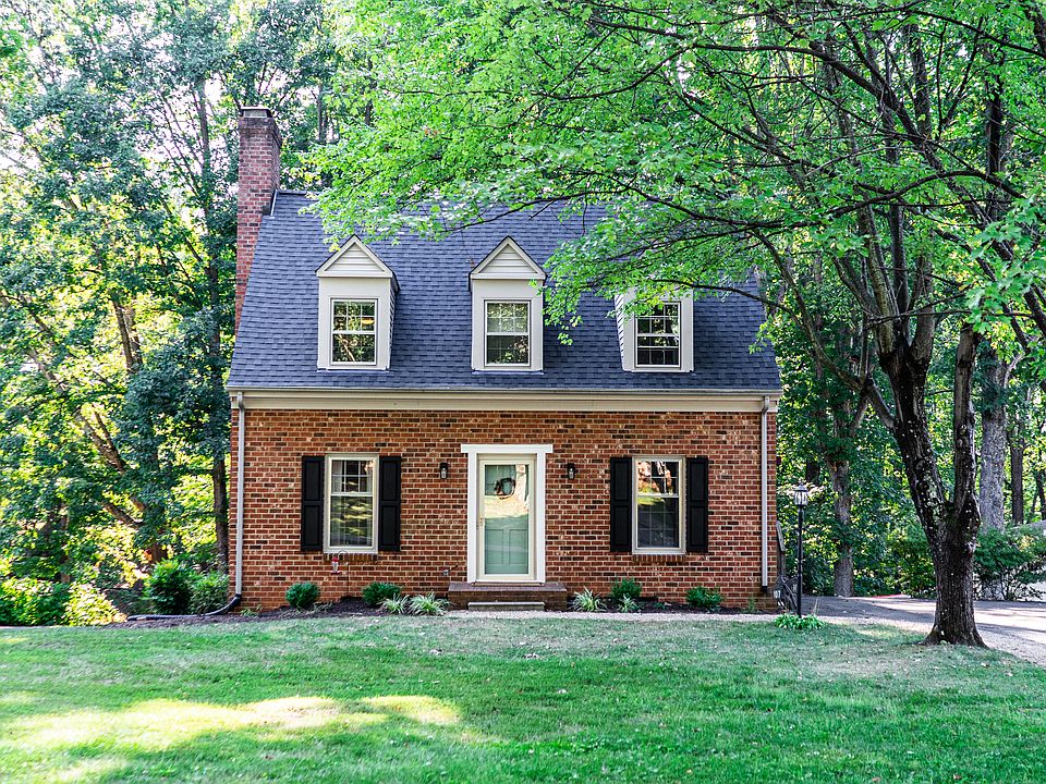 1st image of 107 College Park Dr