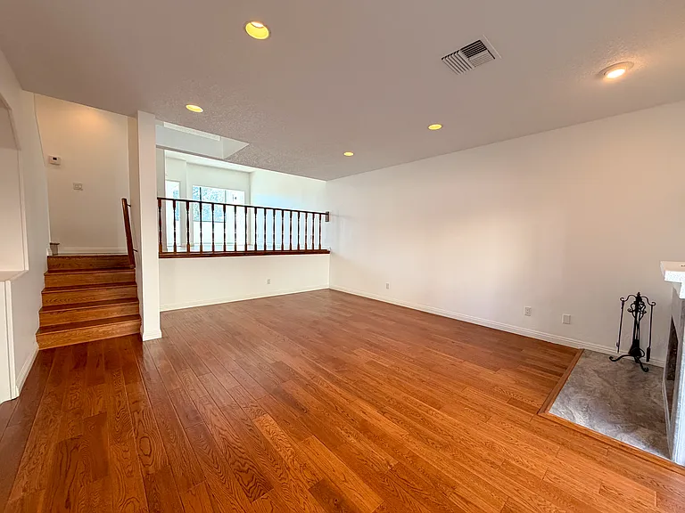 18242 Burbank Blvd #8 — Photo 16