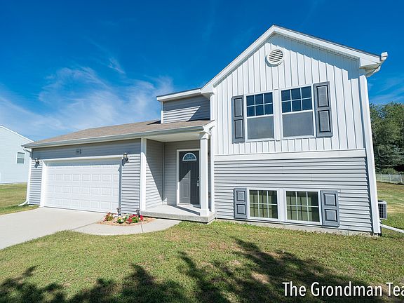 2nd image of 7547 Mountain Pine Dr NE