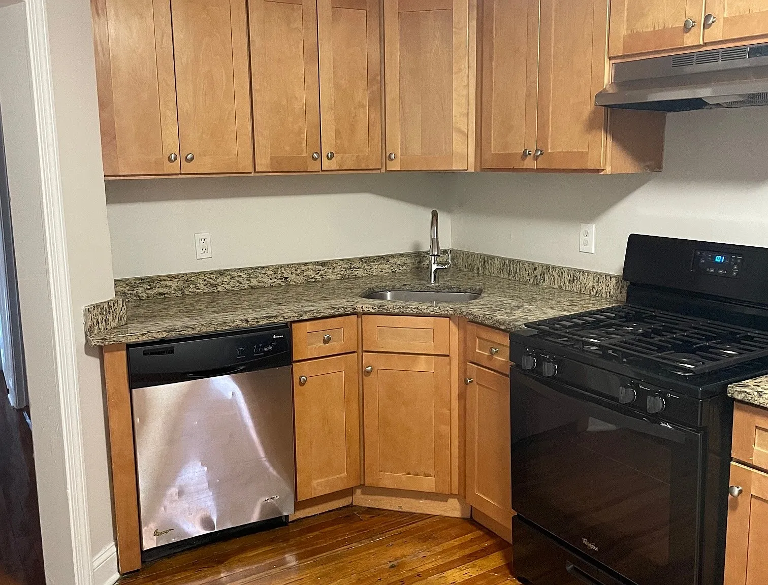 4 bed, 1.0 bath, 1000 sqft, $3,350 — Photo 1