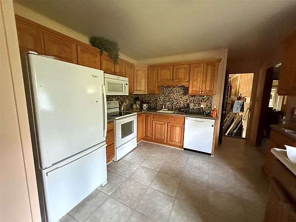 5th image of 11372 E Lake Rd