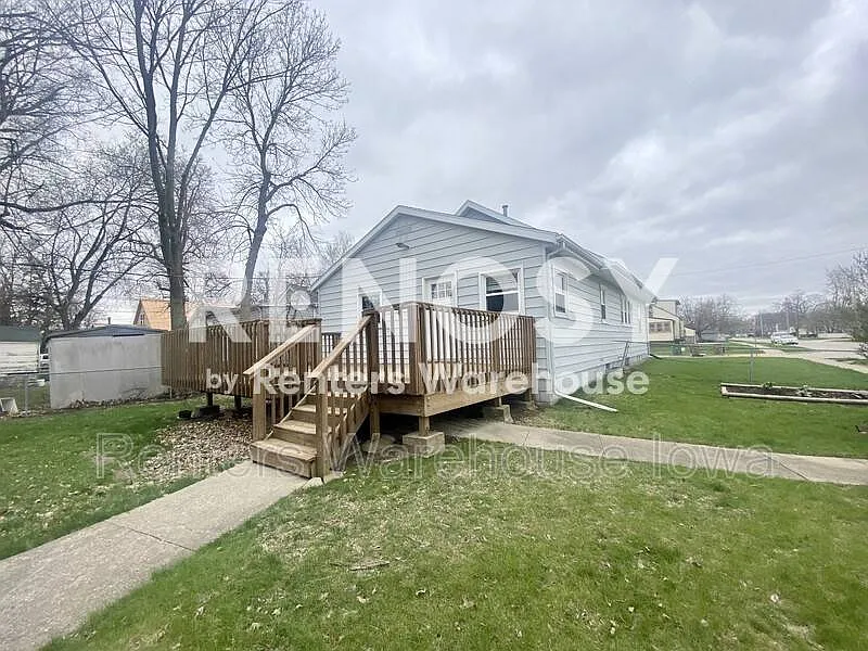 Nice 3 bedroom/1 bath in Historic Valley Junction — Photo 1