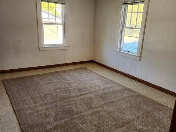 5th image of 402 1/2 Lafferty St