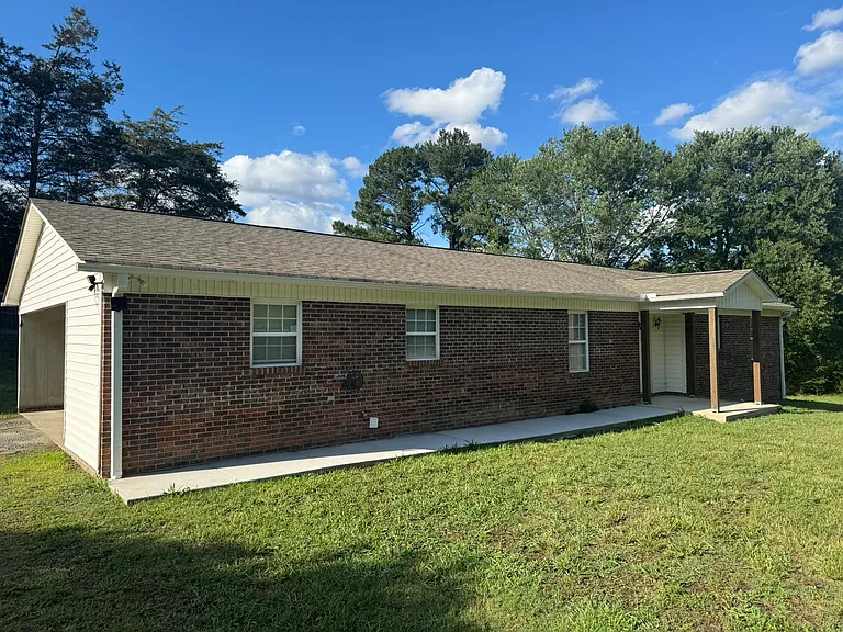 204 Armstrong Ln — Photo 2