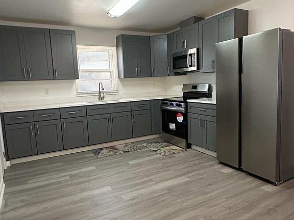 3rd image of 6051 Park Dr