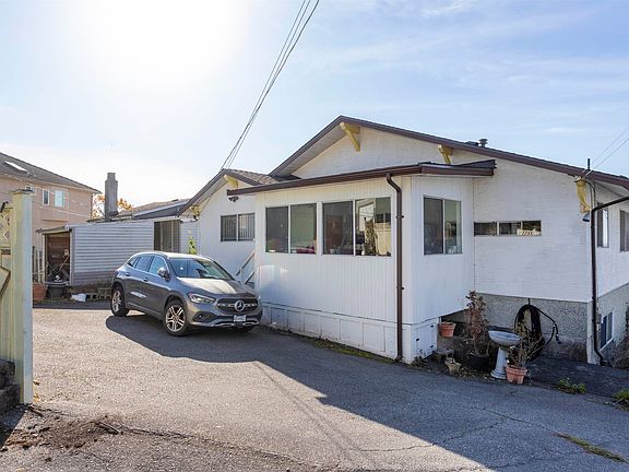 4th image of 2155 Burquitlam Dr