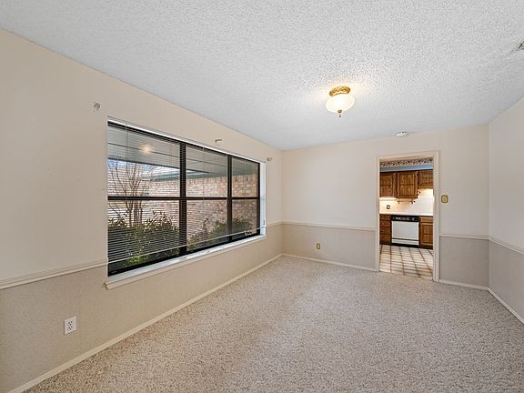 5th image of 207 Erin Dr