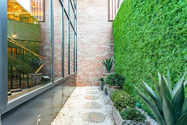 Rented by Brooklyn Group | media 101